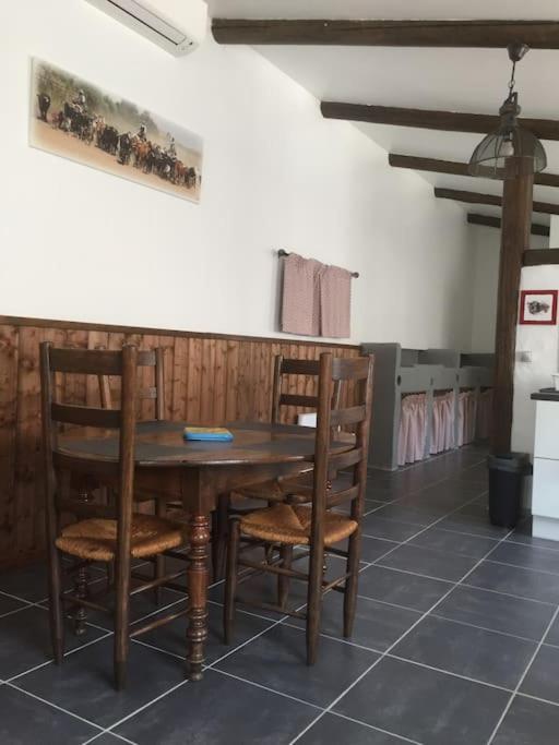 Logement Insolite Au Coeur D'Une Ecurie Arles Luaran gambar